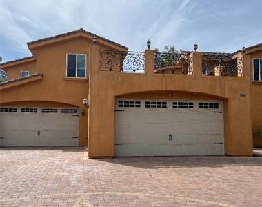 7880 E Autry Drive - Photo Thumbnail 1