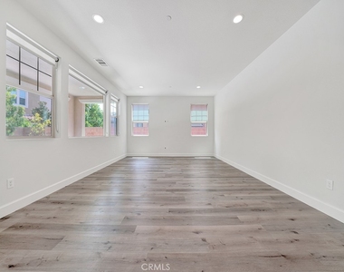 10382 Elizabeth Lane - Photo Thumbnail 6
