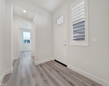 10382 Elizabeth Lane - Photo Thumbnail 4
