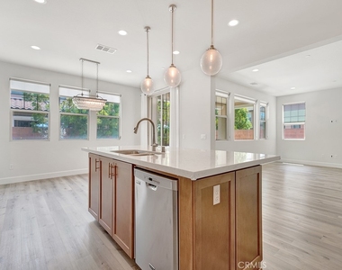 10382 Elizabeth Lane - Photo Thumbnail 13