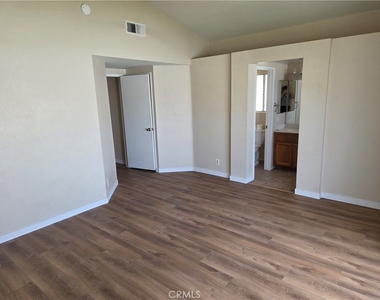 1068 Smoketree Drive - Photo Thumbnail 10