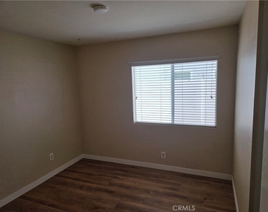 1068 Smoketree Drive - Photo Thumbnail 18