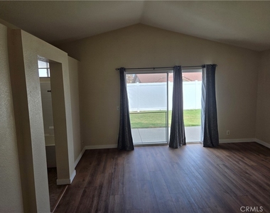 1068 Smoketree Drive - Photo Thumbnail 9
