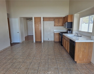 1068 Smoketree Drive - Photo Thumbnail 8