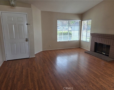 1068 Smoketree Drive - Photo Thumbnail 4