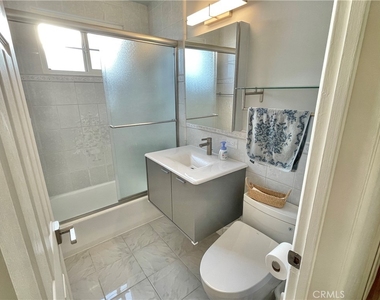 2049 W 185th Street - Photo Thumbnail 12