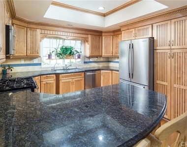 1727 Date Avenue - Photo Thumbnail 3