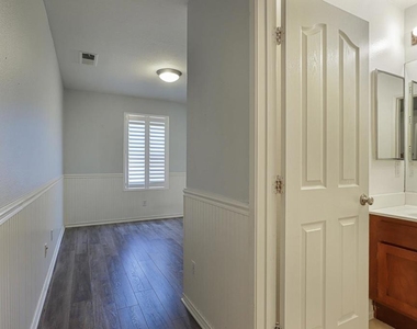 1382 Dandelion Way - Photo Thumbnail 3