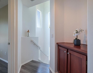 1382 Dandelion Way - Photo Thumbnail 14