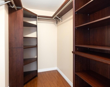 1037 N Vista Street - Photo Thumbnail 12