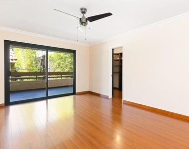 1037 N Vista Street - Photo Thumbnail 9