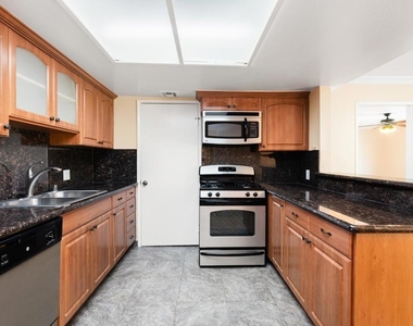 1037 N Vista Street - Photo Thumbnail 5