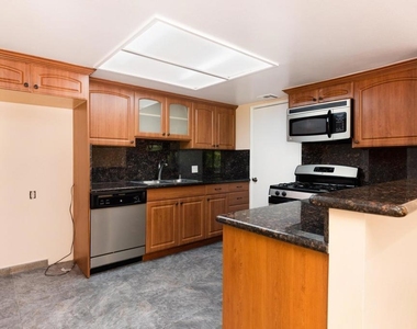 1037 N Vista Street - Photo Thumbnail 6