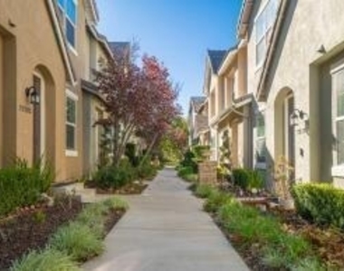 27285 Blue Spruce Place - Photo Thumbnail 2