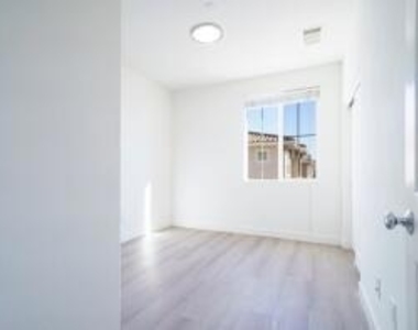 27285 Blue Spruce Place - Photo Thumbnail 13