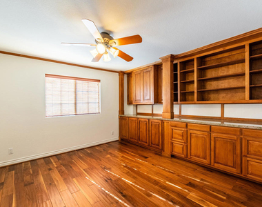 502 Garfield Avenue - Photo Thumbnail 8