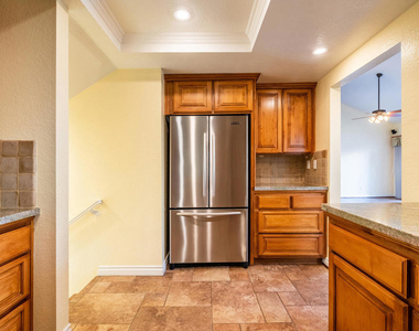 502 Garfield Avenue - Photo Thumbnail 6