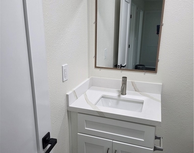 1034 El Camino - Photo Thumbnail 11