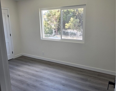 1034 El Camino - Photo Thumbnail 4