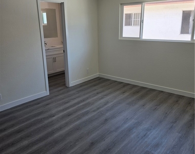1034 El Camino - Photo Thumbnail 3