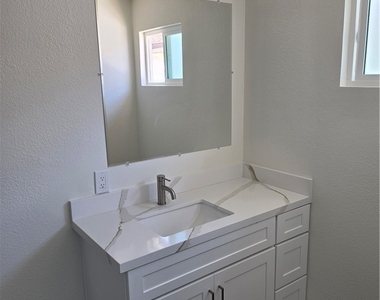 1034 El Camino - Photo Thumbnail 8