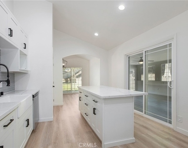 21561 Pedroso - Photo Thumbnail 6