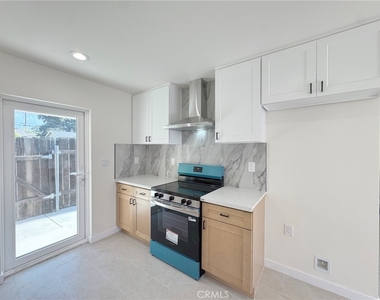 284 N Palm Avenue - Photo Thumbnail 1
