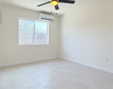 284 N Palm Avenue - Photo Thumbnail 15