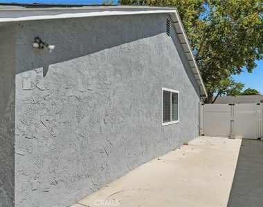 4040 Penrod Drive - Photo Thumbnail 34