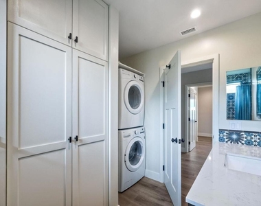605 Morse Street - Photo Thumbnail 16