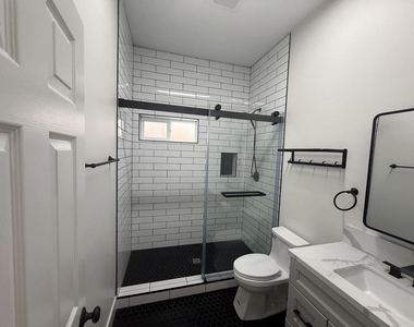 3204 Neosho Place - Photo Thumbnail 5