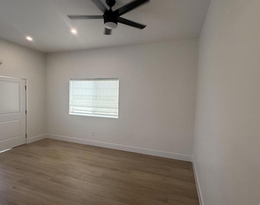 3204 Neosho Place - Photo Thumbnail 4