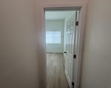 3204 Neosho Place - Photo Thumbnail 10