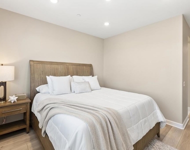 821 Mateo Street - Photo Thumbnail 13