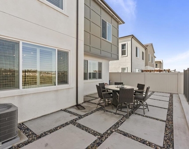 821 Mateo Street - Photo Thumbnail 22