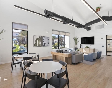 821 Mateo Street - Photo Thumbnail 30