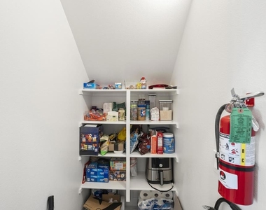 821 Mateo Street - Photo Thumbnail 9
