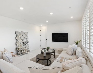 821 Mateo Street - Photo Thumbnail 1