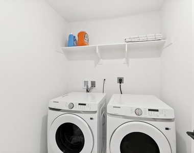 821 Mateo Street - Photo Thumbnail 19