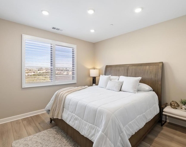 821 Mateo Street - Photo Thumbnail 12