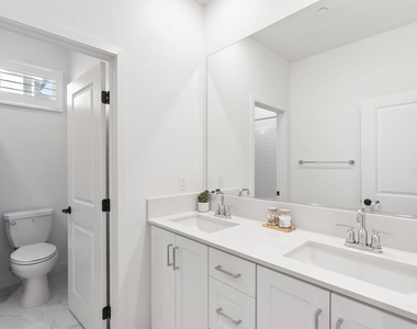 821 Mateo Street - Photo Thumbnail 17