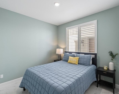 821 Mateo Street - Photo Thumbnail 10