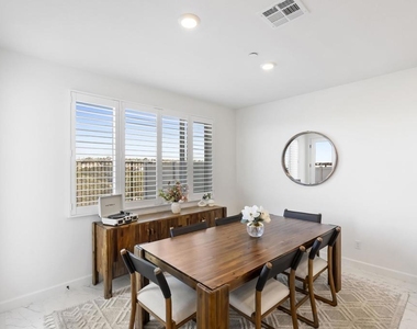 821 Mateo Street - Photo Thumbnail 6