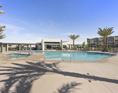 821 Mateo Street - Photo Thumbnail 27