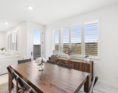 821 Mateo Street - Photo Thumbnail 7
