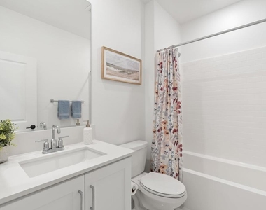 821 Mateo Street - Photo Thumbnail 11