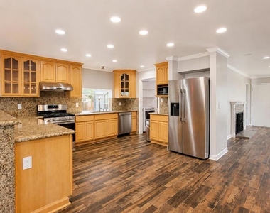 2132 Forbes Avenue - Photo Thumbnail 9