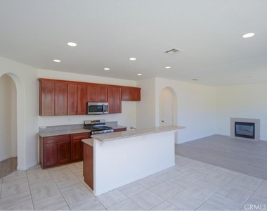 15246 Diamond Road - Photo Thumbnail 8