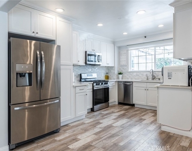 3254 Castera Avenue - Photo Thumbnail 12