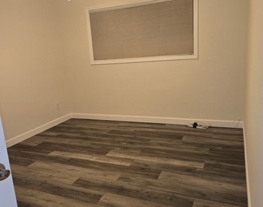 22509 Saticoy St. - Photo Thumbnail 15